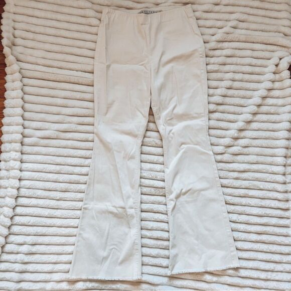 Tinseltown pull on flare jeans size 9 white - Picture 1 of 5